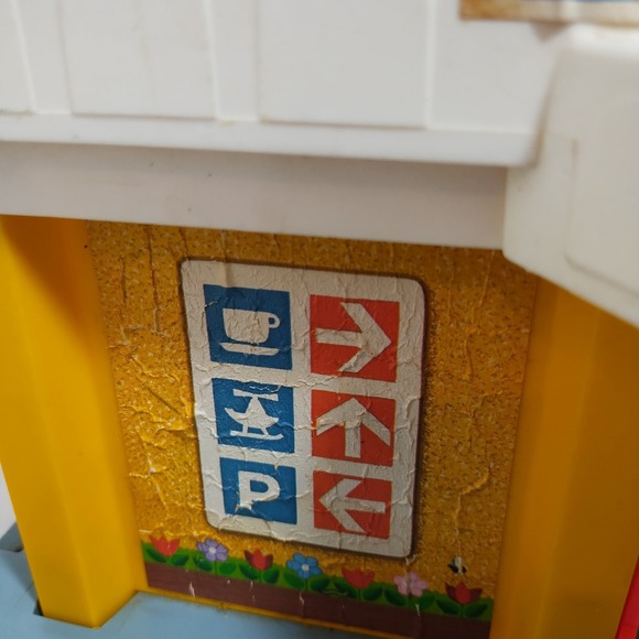 Vintage Fisher Price Little People Play Family‎ Airport Included Airport Only - Picture 2 of 16